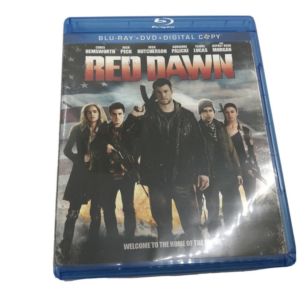Red Dawn (Blu-ray/DVD, 2013, 2-Disc Set, Includes‎ Digital Copy)